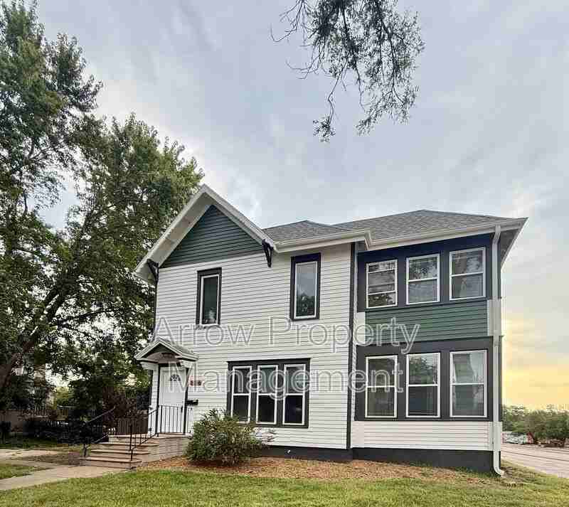 2046 S 26th St - Photo 2 of 23