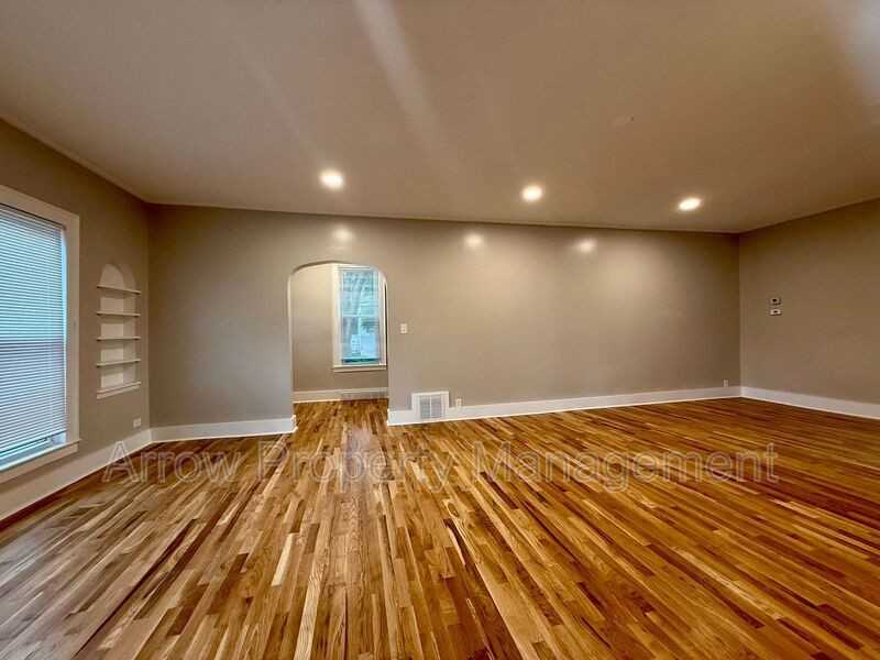 2046 S 26th St - Photo 4 of 23