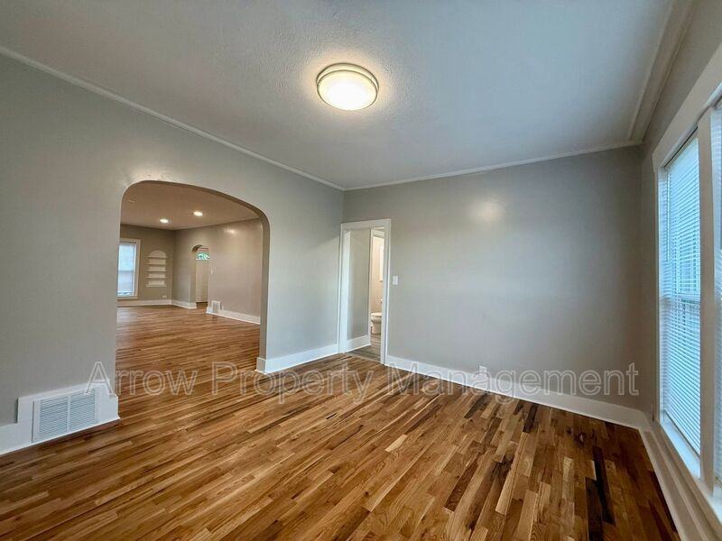 2046 S 26th St - Photo 6 of 23