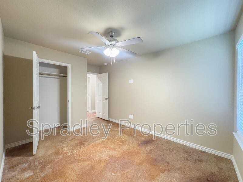 1005 Llano Ct Apt A - Photo 5 of 18