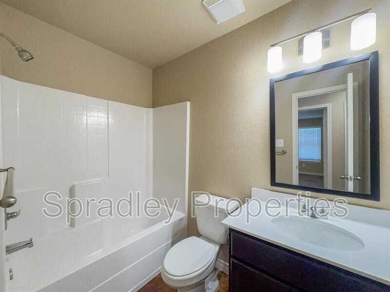 1005 Llano Ct Apt A - Photo 6 of 18
