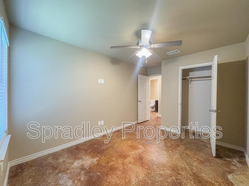 1005 Llano Ct Apt A - Photo 7 of 18