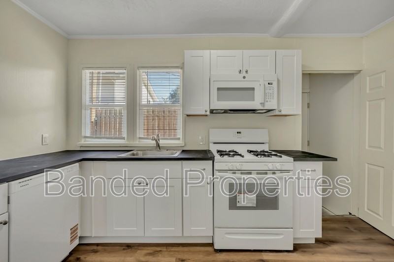 8919 South Wood Street - Photo 6 of 38