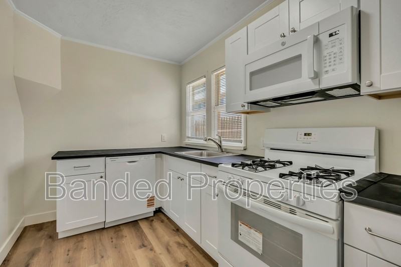 8919 South Wood Street - Photo 2 of 38