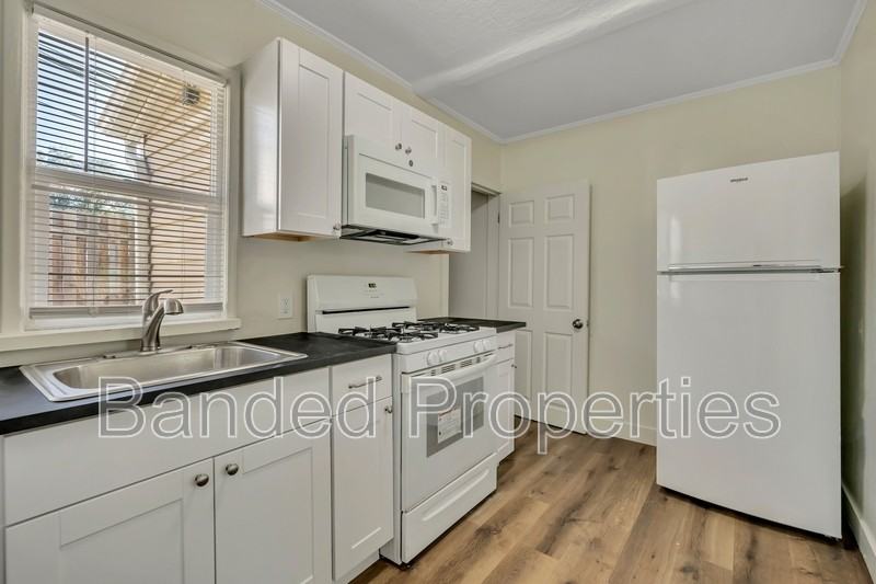 8919 South Wood Street - Photo 4 of 38