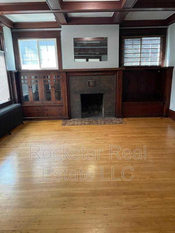 1524 W Gardner Ave #1 - Photo 3 of 12