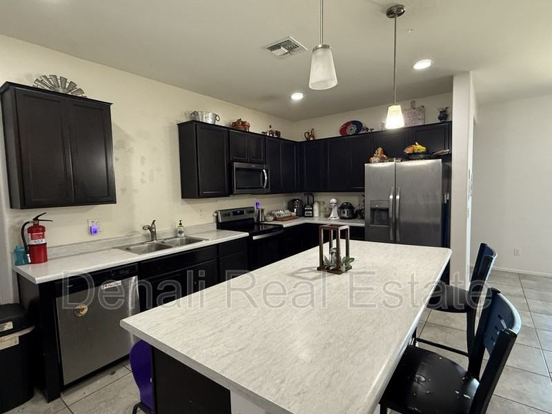 17593 W Daley Ln - Photo 3 of 16