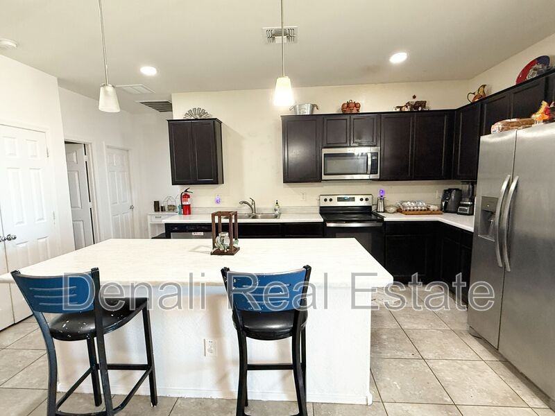 17593 W Daley Ln - Photo 4 of 16