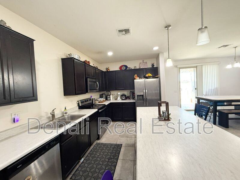 17593 W Daley Ln - Photo 5 of 16