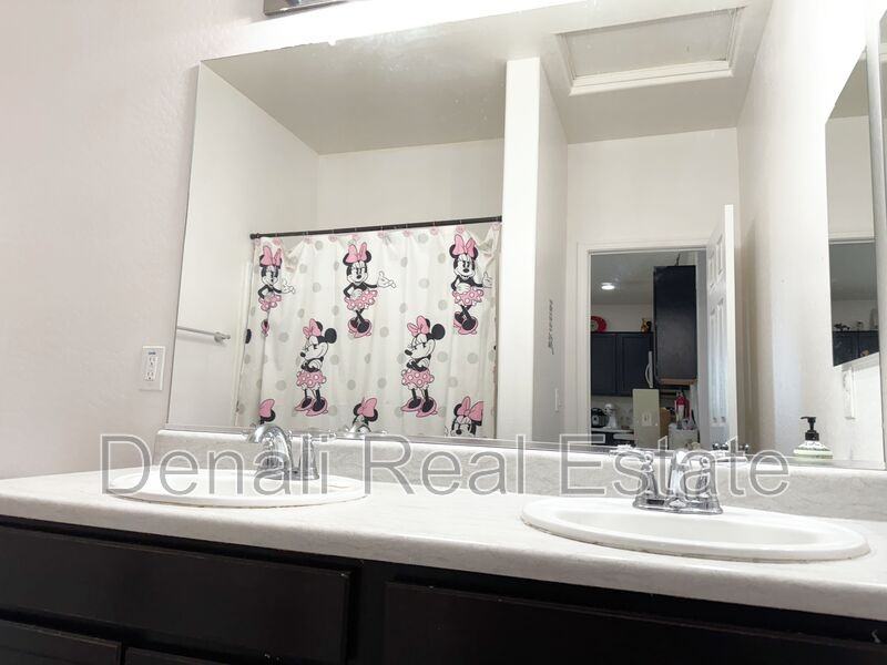 17593 W Daley Ln - Photo 7 of 16