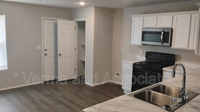 1701 Forest Dr - Photo 2 of 18