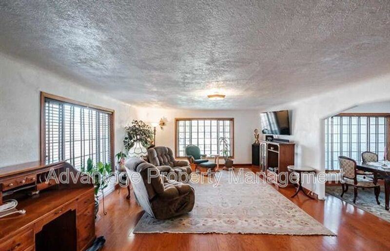 2148 Main St - Photo 2 of 22