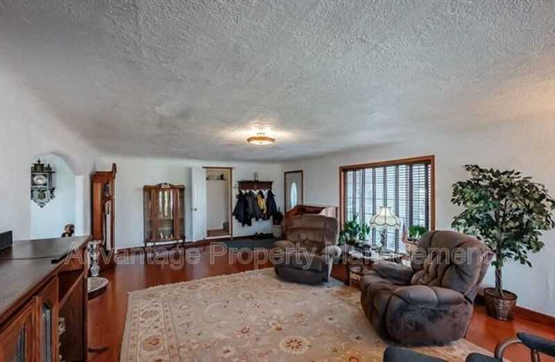 2148 Main St - Photo 3 of 22