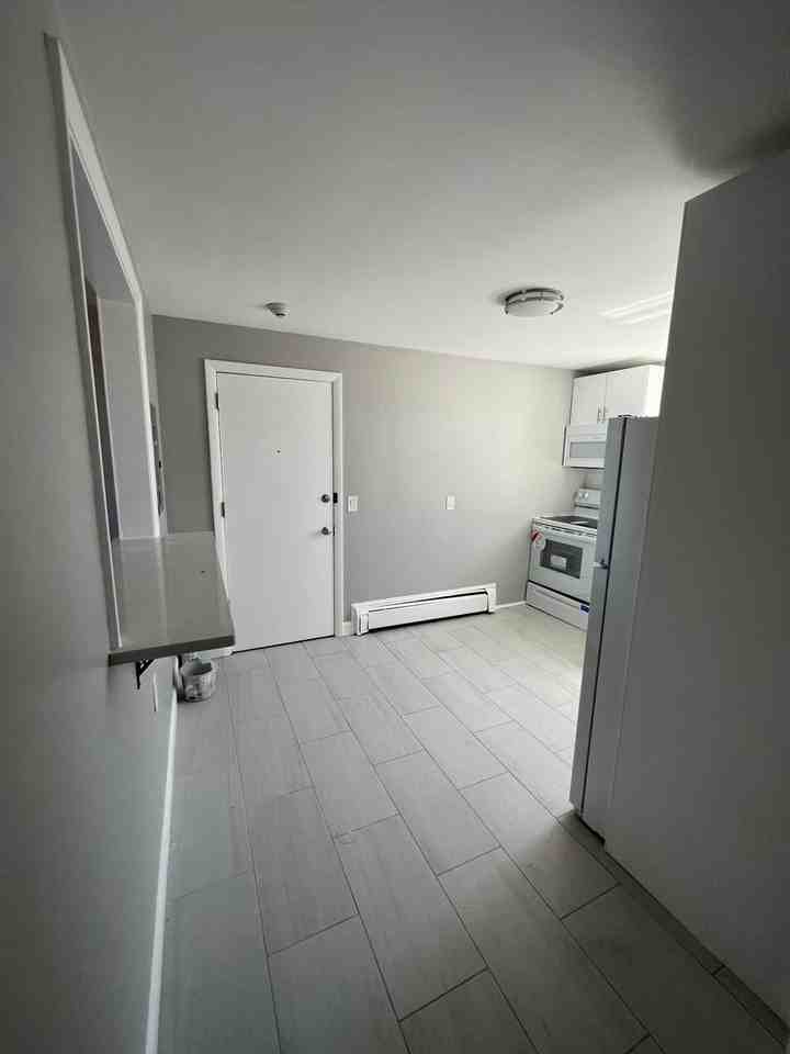 433 Sea Street - Photo 3 of 23