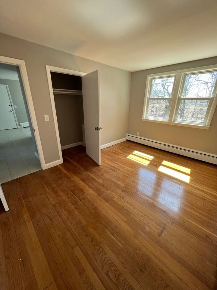 433 Sea Street - Photo 6 of 23