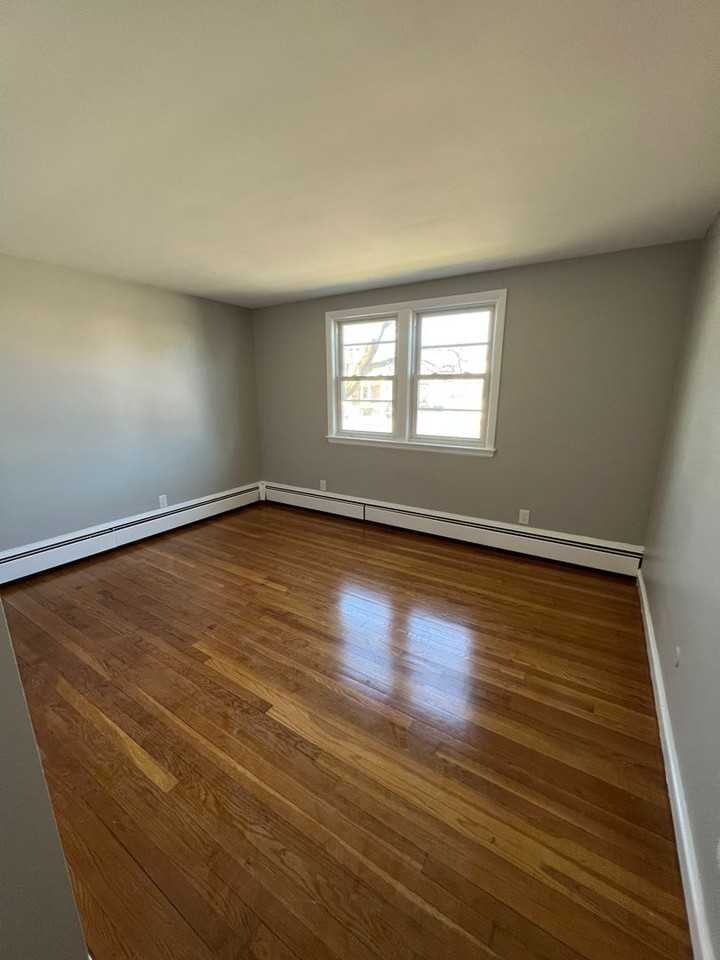 433 Sea Street - Photo 7 of 23