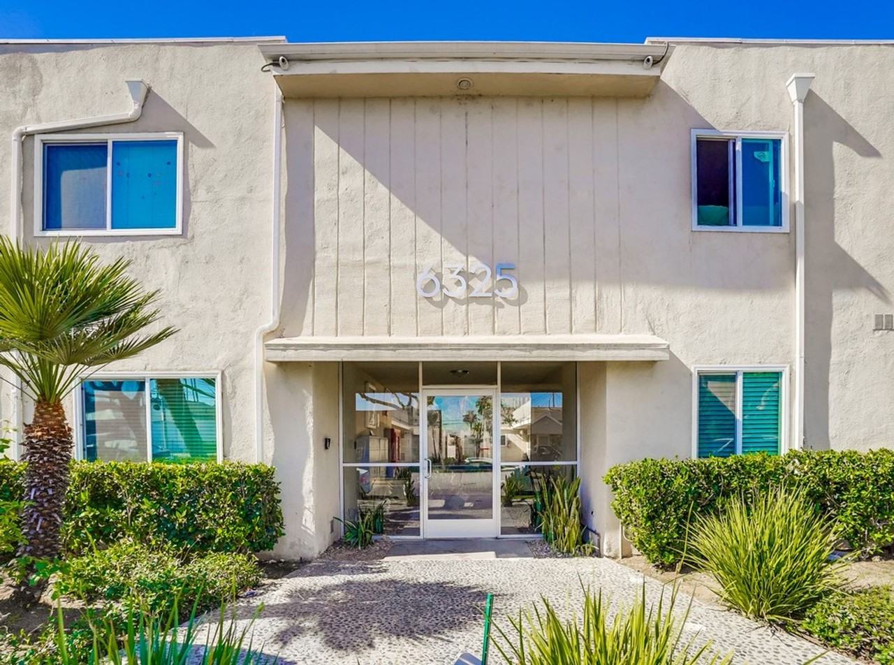 Pet Friendly Apartment Complex in South LA - Photo 7 of 10