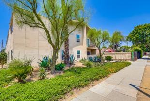 Apartment Building in Park Mesa Heights with Laundry On - Photo 1 of 1