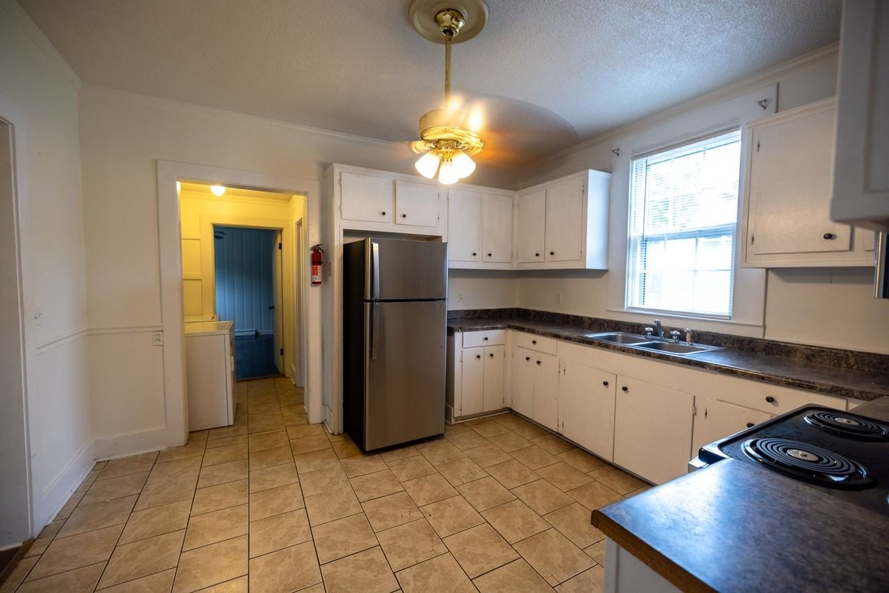 1112 Olympia Ave - Photo 6 of 18