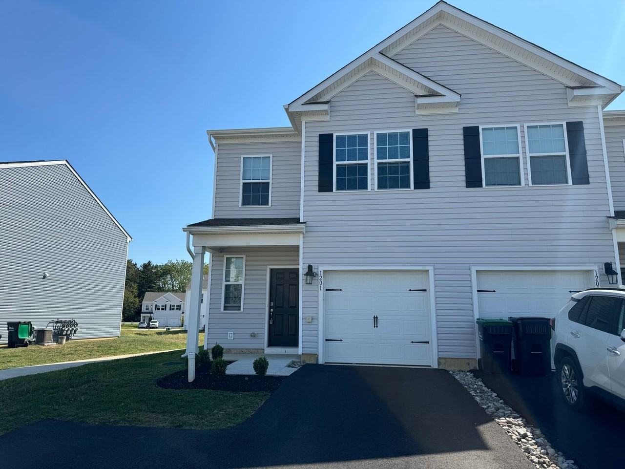 1201 Martin Rd - Photo 2 of 39