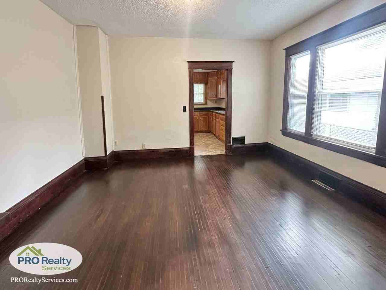2334 Upton Ave N - Photo 3 of 38