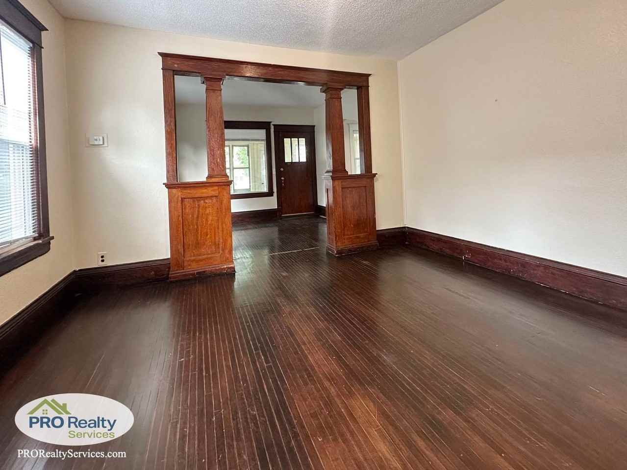 2334 Upton Ave N - Photo 4 of 38
