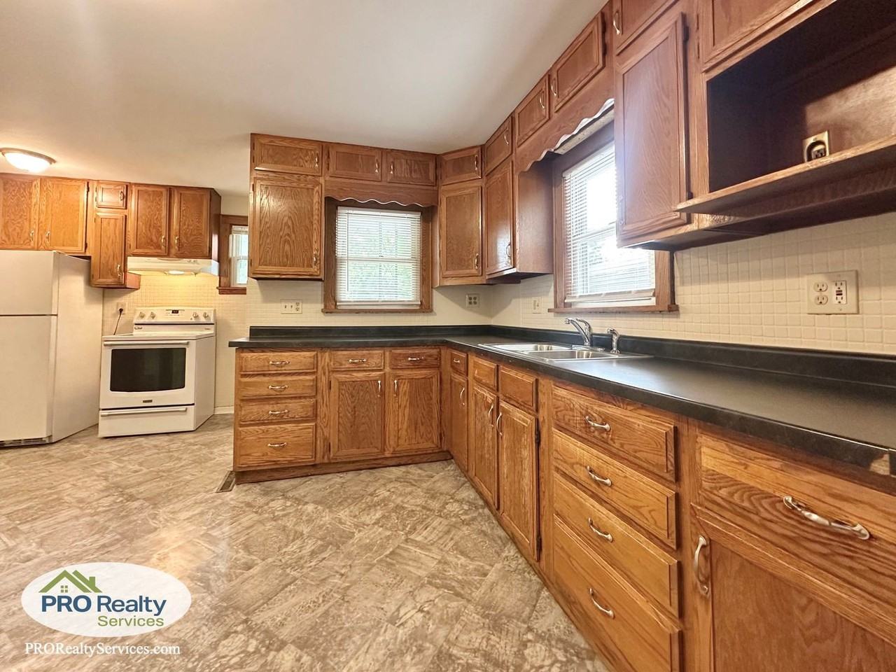 2334 Upton Ave N - Photo 5 of 38