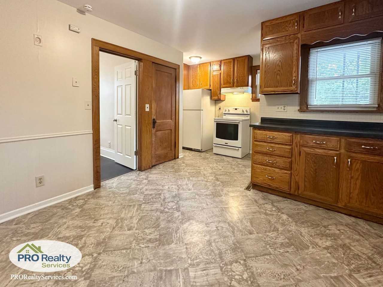 2334 Upton Ave N - Photo 7 of 38