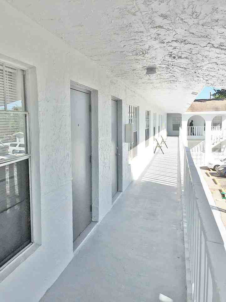 1440 NW 22nd Street - Photo 4 of 28