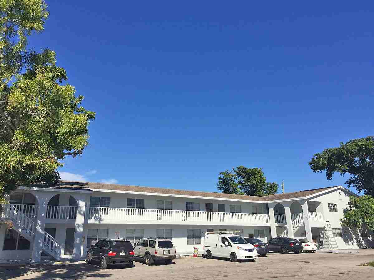 1440 NW 22nd Street - Photo 7 of 28