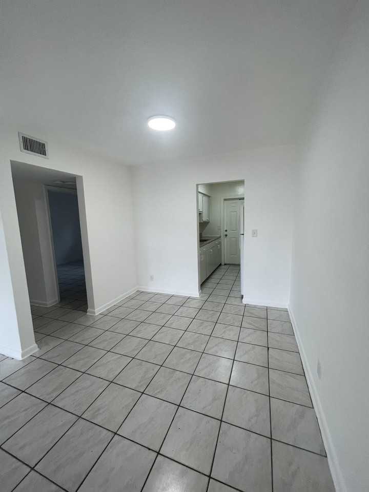 2500 NW 9th Avenue - Photo 3 of 20