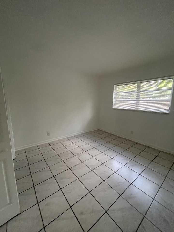 2500 NW 9th Avenue - Photo 4 of 20
