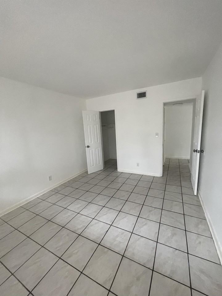 2500 NW 9th Avenue - Photo 6 of 20