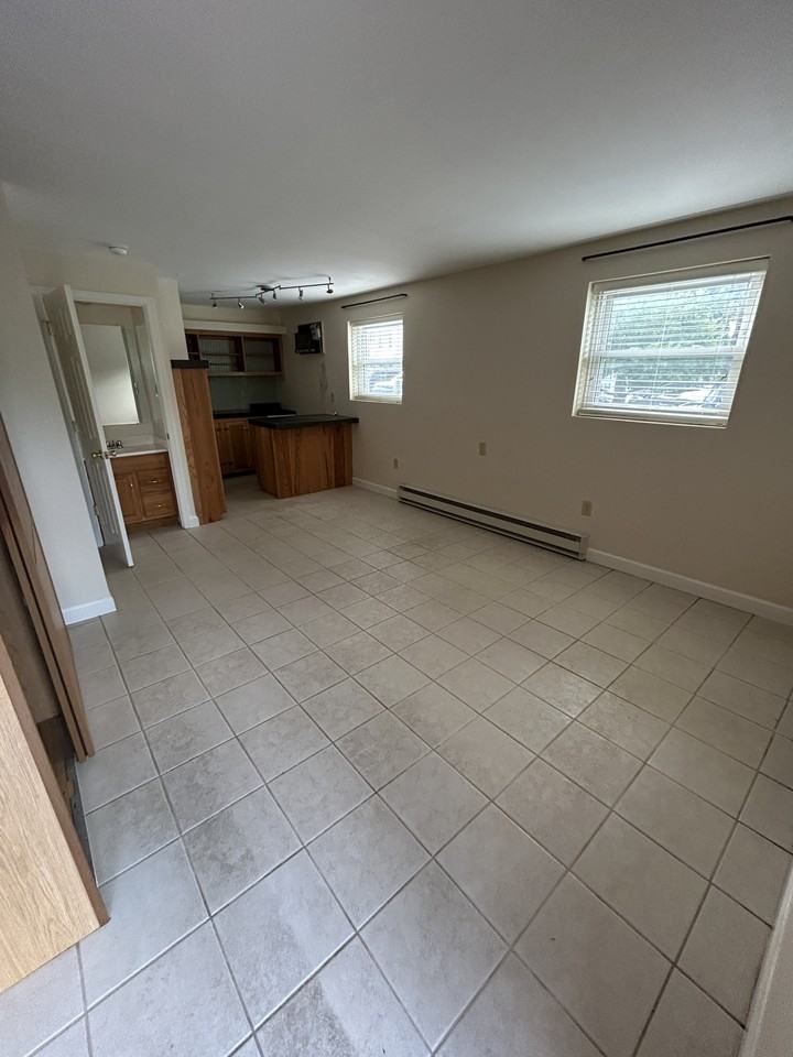 105 N. Edgewood Apt 4 - Photo 2 of 8