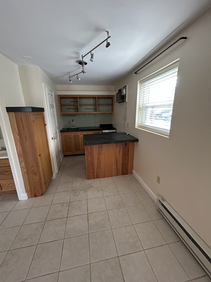 105 N. Edgewood Apt 4 - Photo 3 of 8