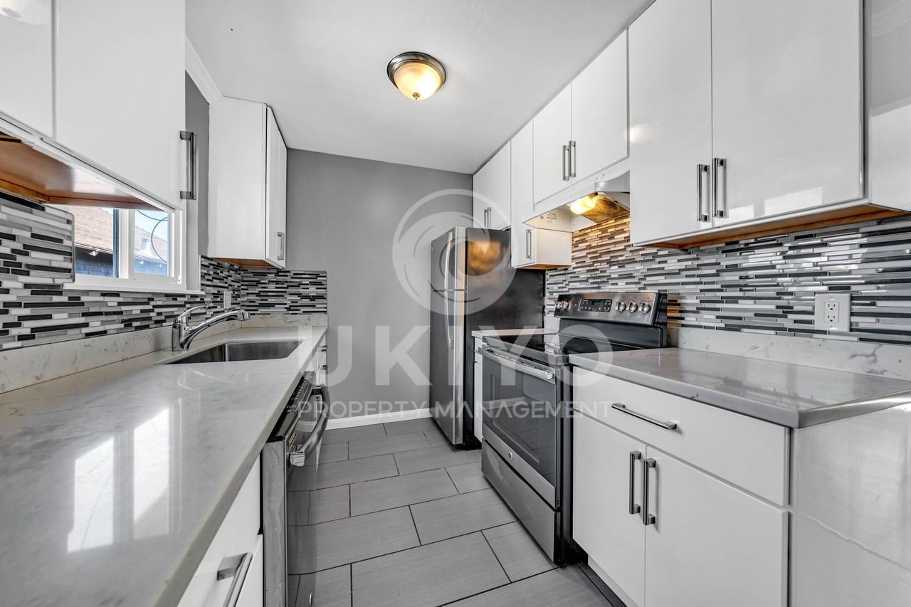 3007 Nicol Avenue - Photo 7 of 50