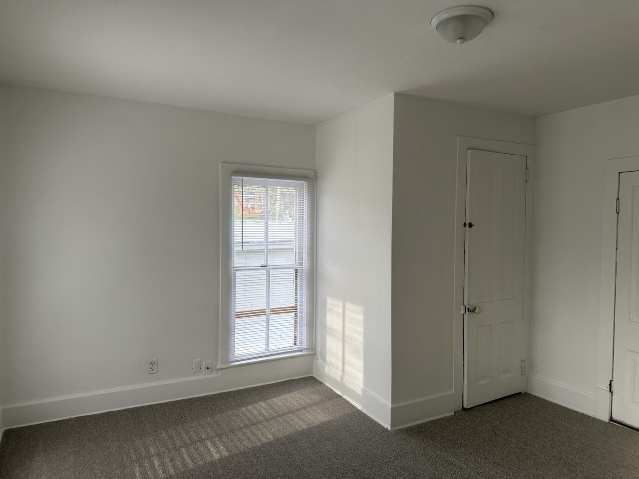 407 1/2 S Beaver Ave - Photo 2 of 17