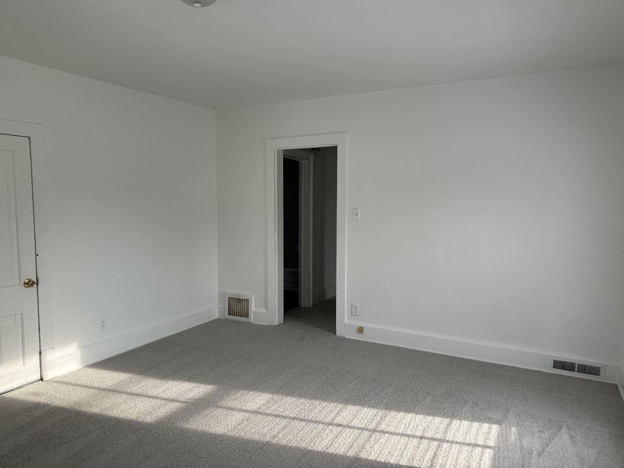 407 1/2 S Beaver Ave - Photo 4 of 17