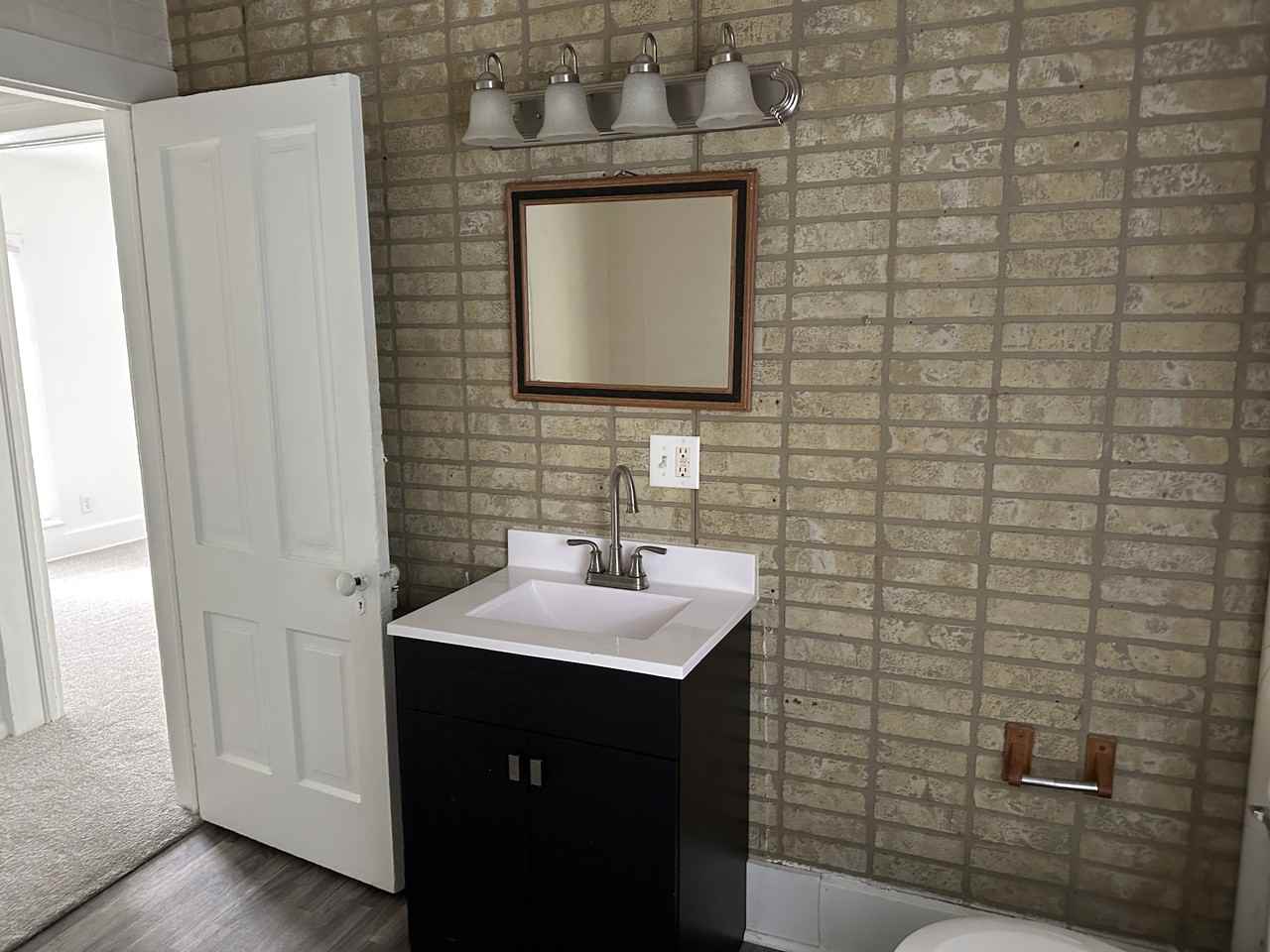 407 1/2 S Beaver Ave - Photo 6 of 17