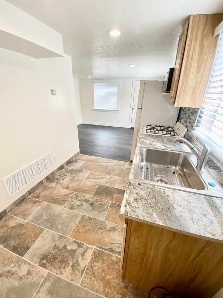 Lilie May Apartments - Photo 6 of 23