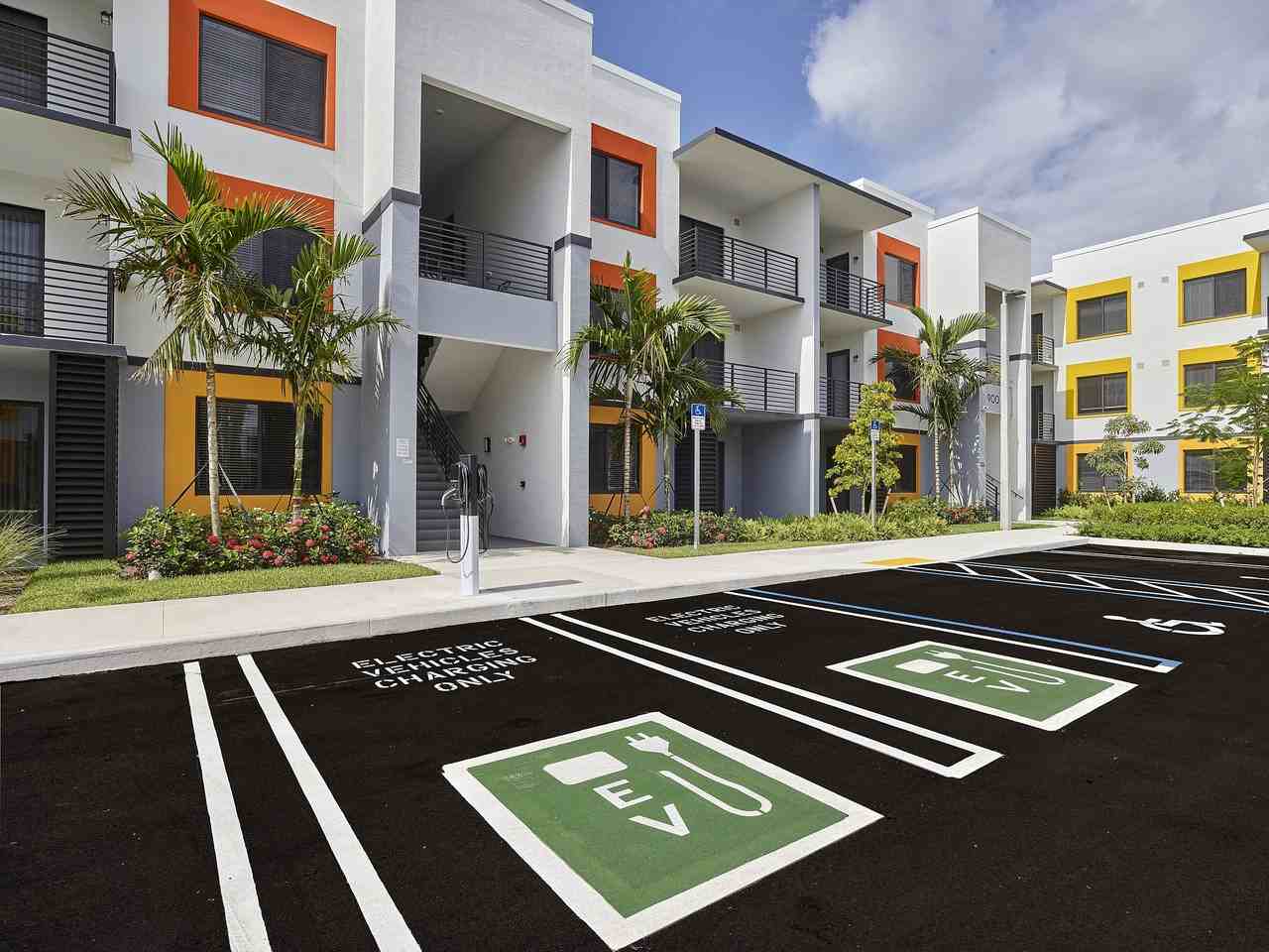 Gateway Luxury Apartments - Photo 4 of 37