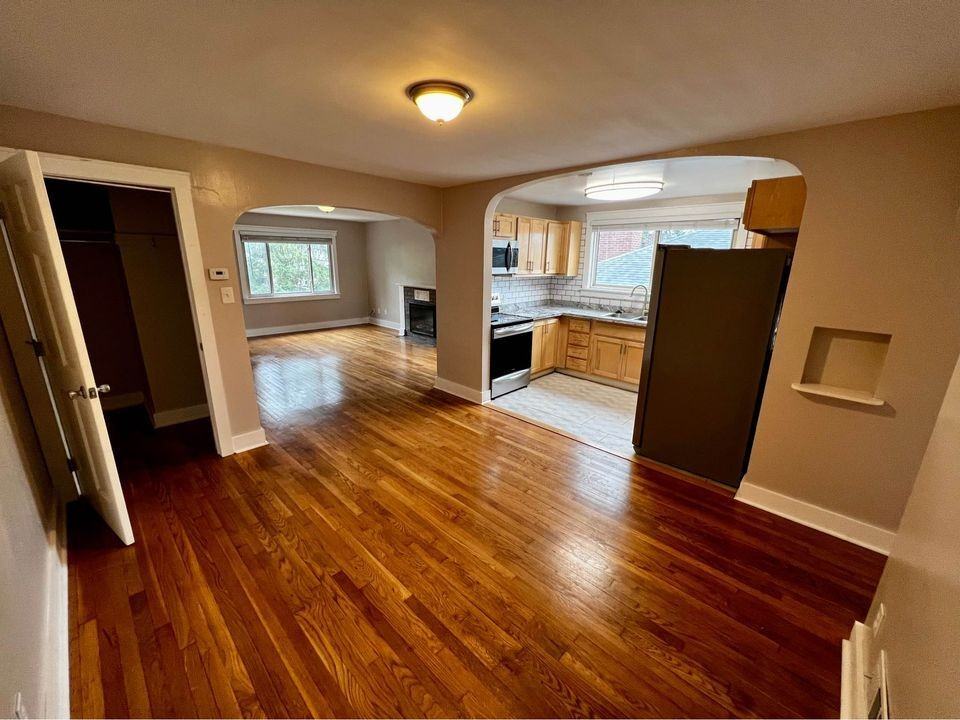 65 N Brinker Apt 2 - Photo 4 of 24