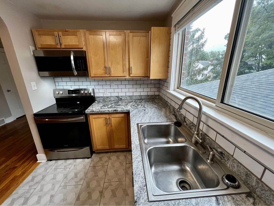 65 N Brinker Apt 2 - Photo 5 of 24