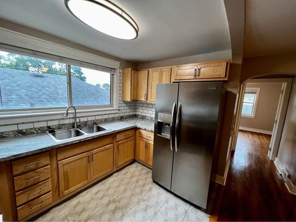 65 N Brinker Apt 2 - Photo 6 of 24