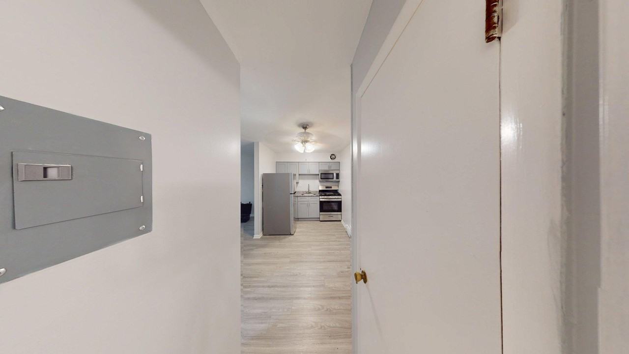 501 Chicago Road - Photo 2 of 7