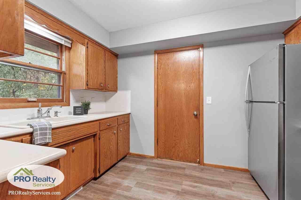 3101 61st Ave N - Photo 2 of 33