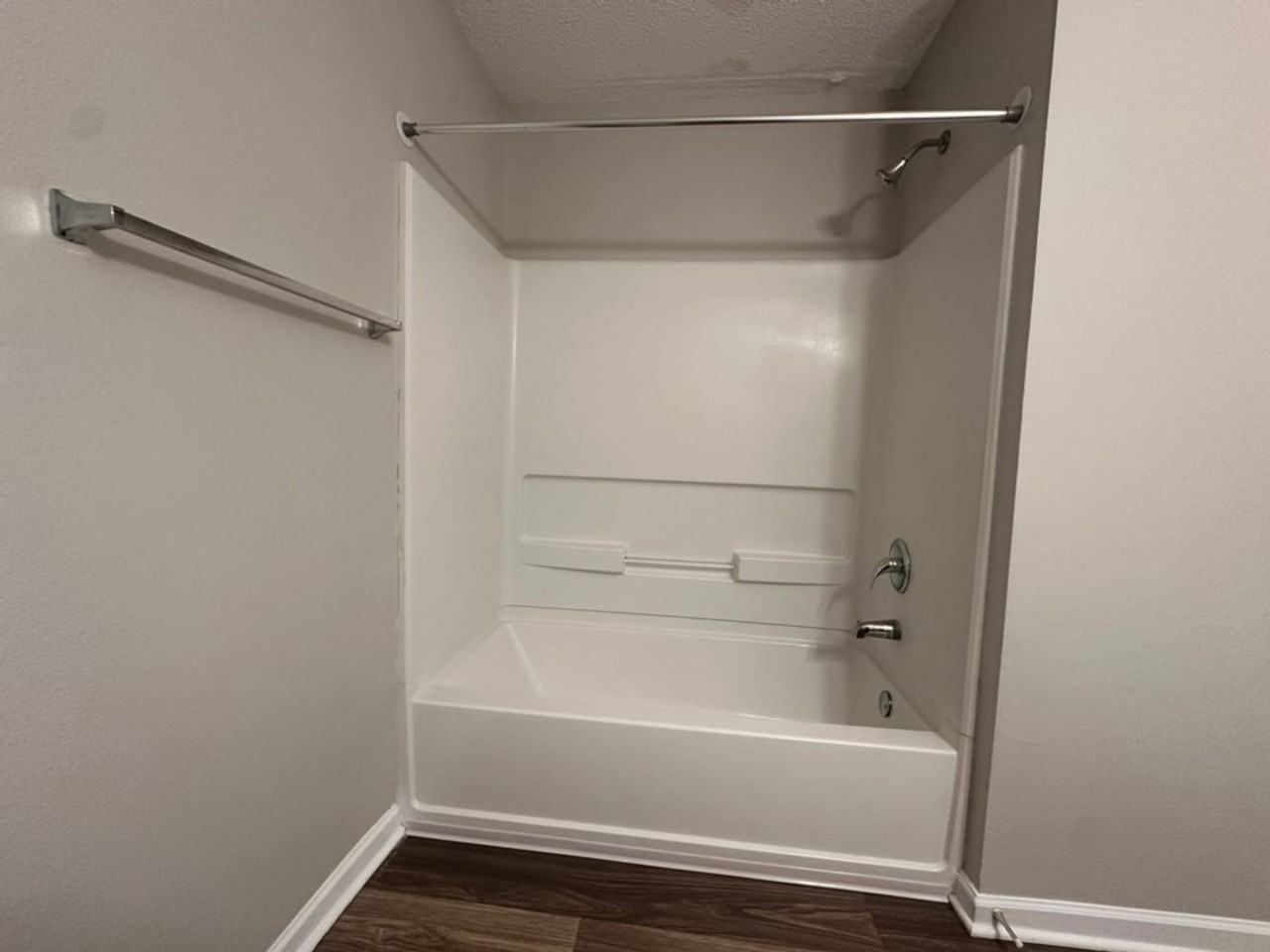 Trafalgar Pointe Apartments - Photo 5 of 37