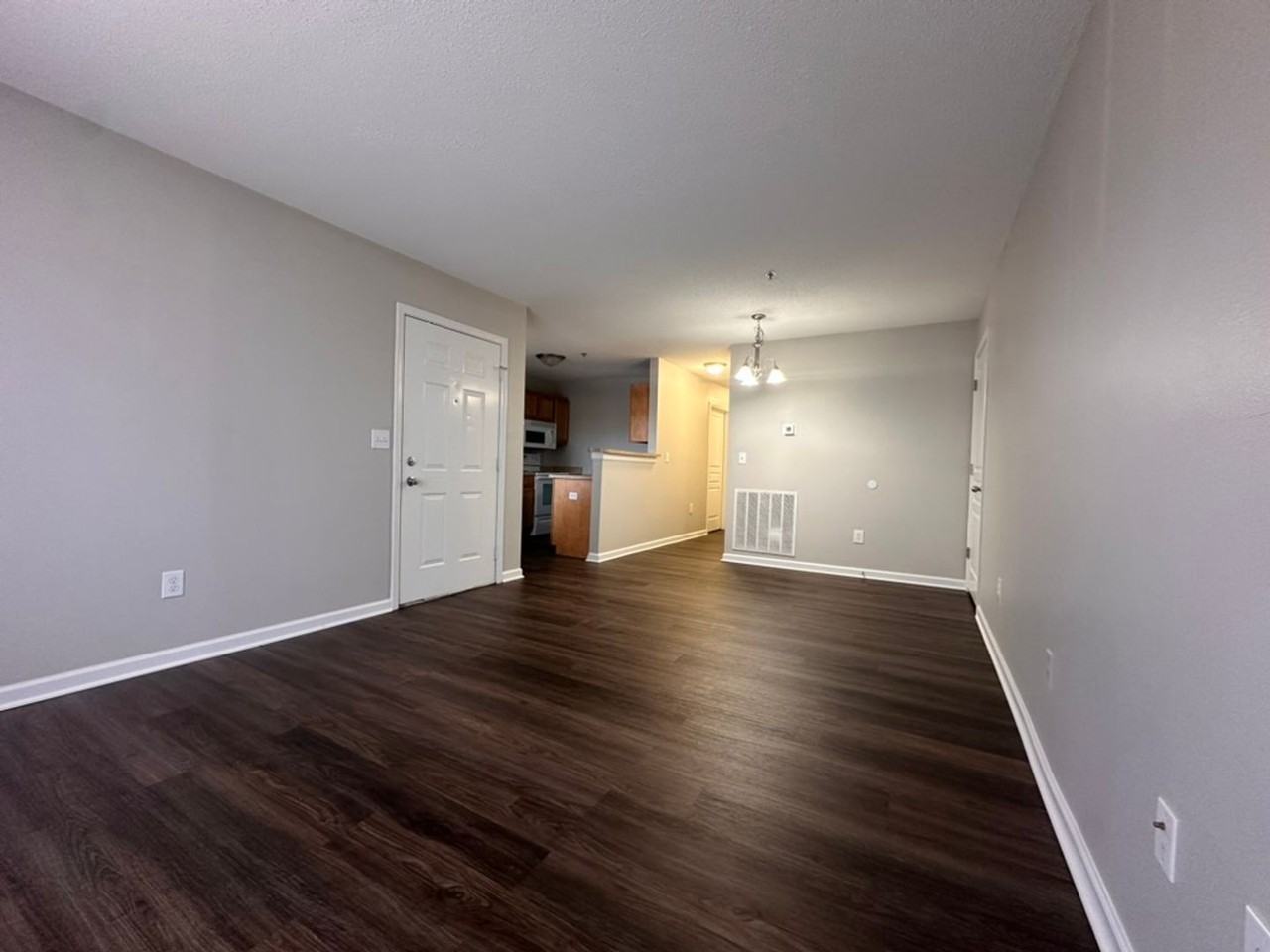 Trafalgar Pointe Apartments - Photo 6 of 25
