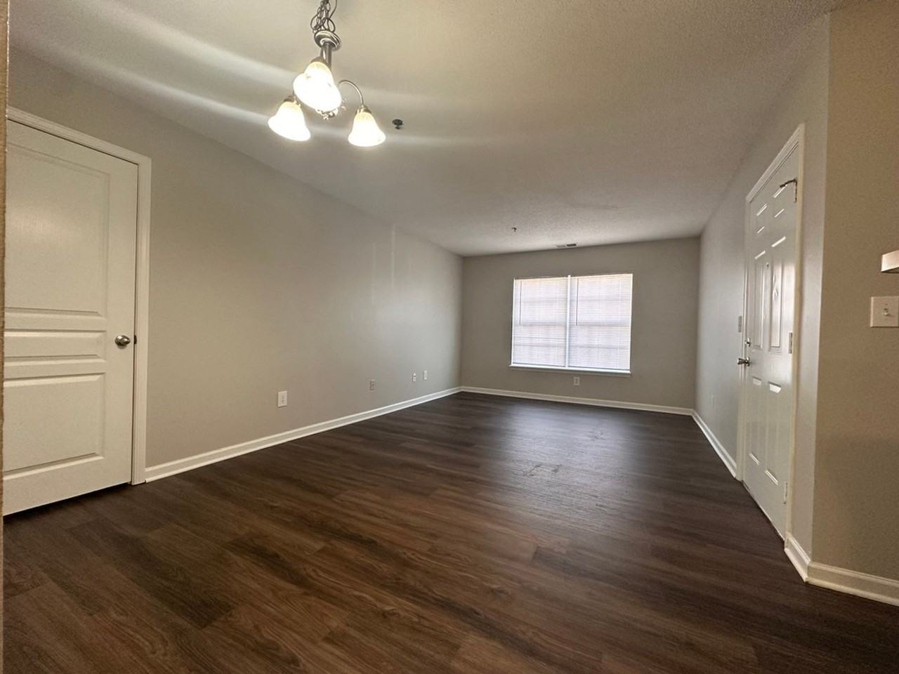 Trafalgar Pointe Apartments - Photo 7 of 25