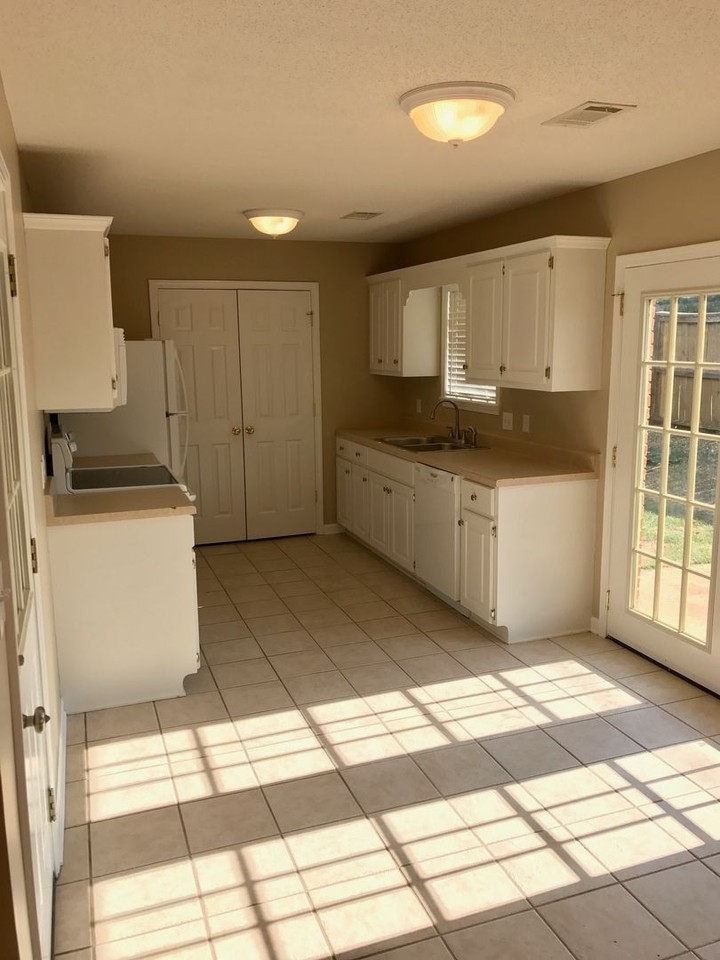 315 Eagles Point Dr - Photo 4 of 15